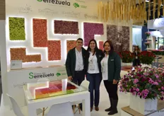 Yeiferson Urrego, Paula Calderón, and Ricardo Samper with Flores de Serrezuela. This farm was established back in '85, is now headed by Ricardo Samper (second generation), and grows roses and carnations in Bogota. The grower is specialized in roses ('Freedom'), carnation, and spray-carnation.
